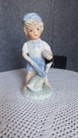 Retro libát terelő/etető fiú, jelzetlen, porcelán, 15 cm