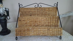 Fémkeretes fonott,rattan újságtartó