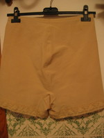 Retro drapp Triumph alakformáló , csípőszorító bugyi M