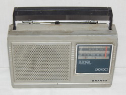 Vintage Sanyo RP 5230 2 Band AM/FM Radio