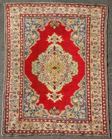 1S995 Régi piros középmedalionos rojtos kézi szövésű szőnyeg 128 x 167 cm