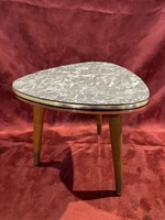 Retro háromlábú virágtartó (2)