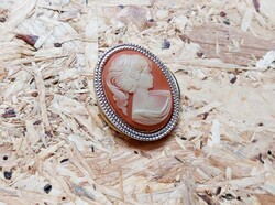 Régi műanya kámeás bross , kitűző