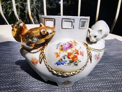 CICA EGÉR BÚJÓCSKA,  FIGURÁLIS PORCELÁN DÍSZTÁRGY, ALT WIEN