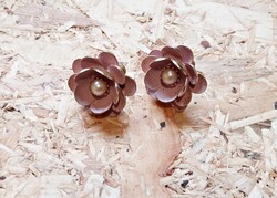 Régi fém virág fülbevaló, klipsz lila zománcfestéssel