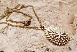 Régi aranyozott medál láncon