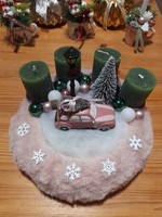 Vidám adventi koszorú autóval zöld-fehér-rózsaszín színben