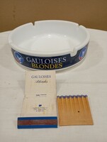 Gauloises hamutartò, gyufával