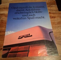 Opel katalógus több modellel