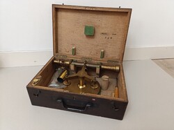 Antik teodolit földmérő eszköz szintező theodolite szerszám geodéta műszer dobozában 439 9868