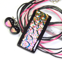 Színjátszó rózsaszin dichroic üvegékszer szett stiftes fülbevalóval