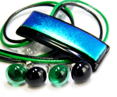 Smaragdzöld dichroic üvegékszer szett 2 pár fülbevalóval