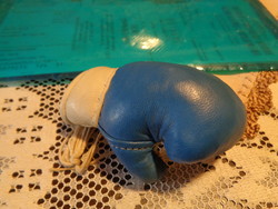 Mini boxkesztyű  kék - fehér bőrből , kézi varrású , 8 cm