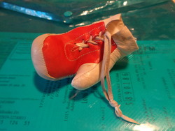 Mini boxkesztyű piros -fehér bőrből , kézi varrású , 9 cm