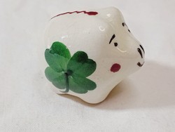 Miniatűr porcelán szerencse malac figura négylevelű lóherével régi