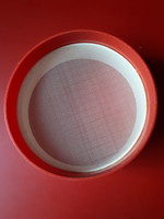 Retró műanyag szita, hibátlan. Átmérő 17 cm , magasság 9 cm