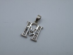 UG557 Ezüst "M" áttetsző köves medál