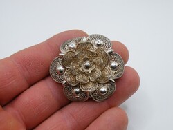 UG556 Antik áttört fazonú virág formájú elegáns bross kitűző
