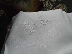 Antik, monogramos damaszt terítő 69 x 78 cm.