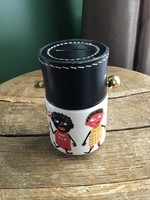 Régi porcelán persely lelakatolható bőr tetővel 1970-ből