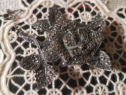 ANTIK patinás  ezüst- nagyméretű- RÓZSA- bross-SILVER JELZETT --RENGETEG markazit  26-28  gramm!---