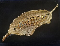 Vintage levél alakú aurora borealis kristályokkal díszített bross kitűző