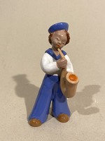 SZAXOFONON ZENÉLŐ KISLÁNY, FESTETT KERÁMIA SZOBOR, FIGURA 15.5 CM