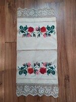 Régi hímzett virágos vászon törölköző