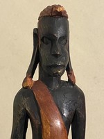 FESTETT AFRIKAI FARAGOTT FA SZOBOR, BENNSZÜLÖTT FIGURA 30 CM