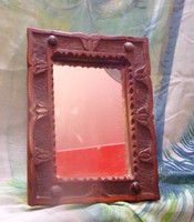 Asztali tükör - míves, faragott fa keretben.22x16 cm  /15x10 cm / kb 0.7 kg.