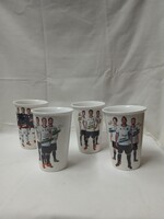 LEGJOB ÁRON! német focistákat ábrázoló porcelán poharak. magassága 13 cm átmérője 9,5.