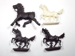 Retro régi műanyag játék figura - trafikáru - 4 db sérült ló lovacska - 1960-1970-es évekből