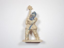 Retro régi műanyag játék figura - trafikáru - baltás harcos - 1960-1970-es évekből