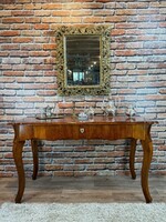 Felújított Biedermeier íróasztal.