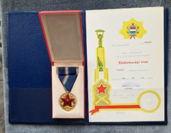 Közbiztonsági Érem Arany fokozat kitüntetés miniatűrrel dobozában adományozó dokumentummal