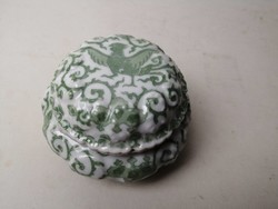 JELZETT ANTIK KELETI PORCELÁN FŰSZERTARTÓ