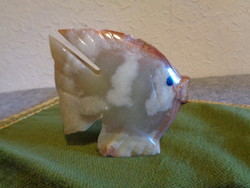 Vitorlás hal  , jáde kőből faragva  , 8 x 8 cm