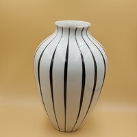 Ritka gyűjtői Koczor Sándor Hollóházi fekete fehér csíkos váza 22 cm