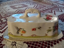 Finom mintázatú, elegáns  porcelán vajtartó