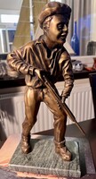 Pesti srác (a Corvin közi szobor license alapon 12 példányos bronz (gránit) változata 1-es sorszám