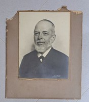 Zsidó rabbi keményhátú, nagyméretű fénykép.