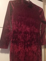 Magyar készítésű M címkéjű új gyönyörű ruha 88-106 cm mell, csípô, hossza 110 cm