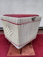 Vintage vessző tároló  ülőke puff  tetővel.Alkudható