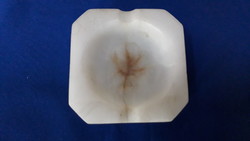 Márvány hamutartó