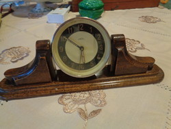 Danuvia , asztali óra , magyar  gyártmány , szépen jár , fa talp része , 30 cm