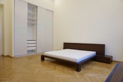 King size minőségi franciaágy éjjeliszekrényekkel