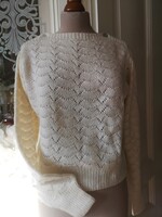 Kézzel kötött 38-40-es pávamintás, krémfehér vintage pulóver lurex szállal, csónaknyakkal