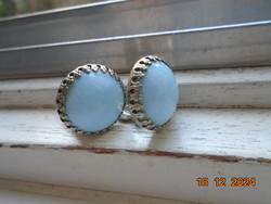 Vintage csiszolt opálkék cseh üveg  klipsz ezüstözött szerelékkel