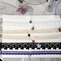 Nyakpánt elegáns csipkéből