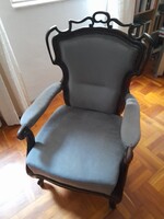 Gyönyörű faragott háttámlájú és lábu kényelmes fotel